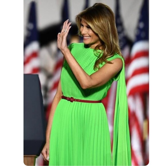 Valentino Garavani Runway pleated caped gown Size 38IT, S/XS US NEW - Picture 8 of 16